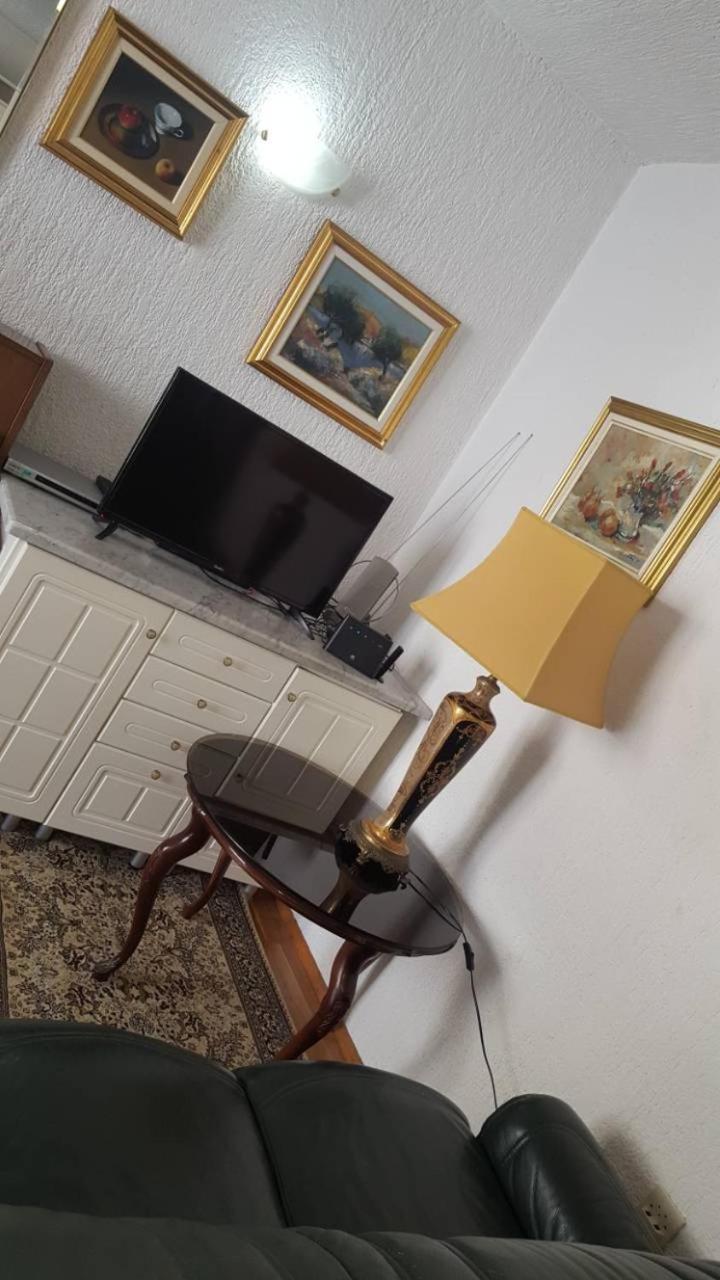 Apartment Sara Pirovac Esterno foto