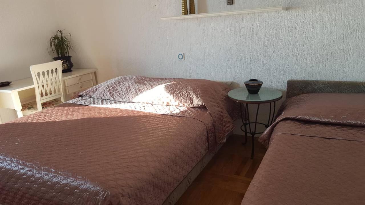 Apartment Sara Pirovac Esterno foto